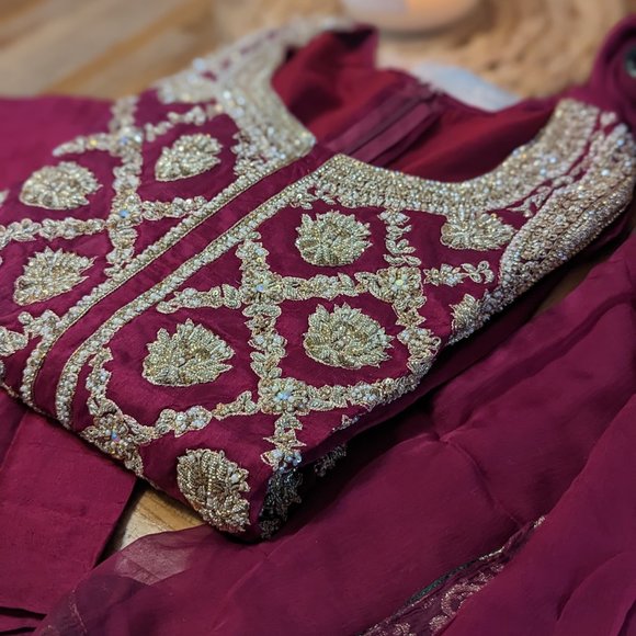 Indian Bridal wear/Pakistani dress, Raw silk, Engagement dress, Small to Medium - Picture 3 of 3